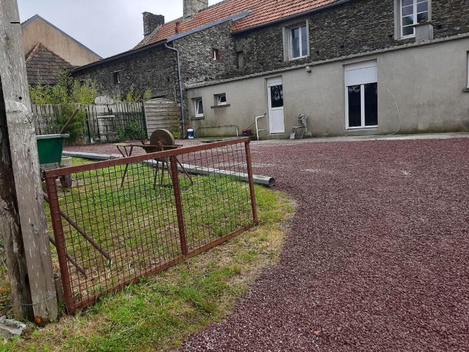 Villa Ferme de la roque à Millieres Extérieur photo